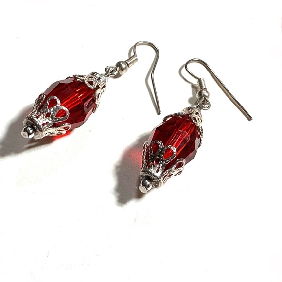 Festive Red Necklace Stretch Bracelet & Dangle Earrings Set Great Holiday Gift - Picture 7 of 7